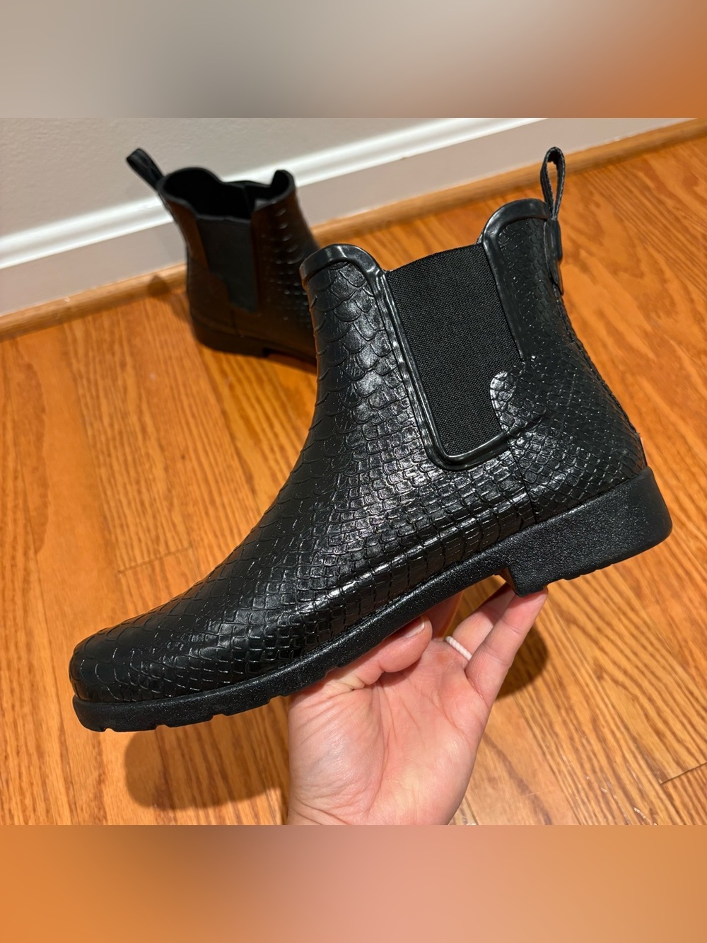 Hunter Refined Slim Fit Scale Chelsea Rain Boots Sz 9 Glossy Textured - Picture 3 of 14